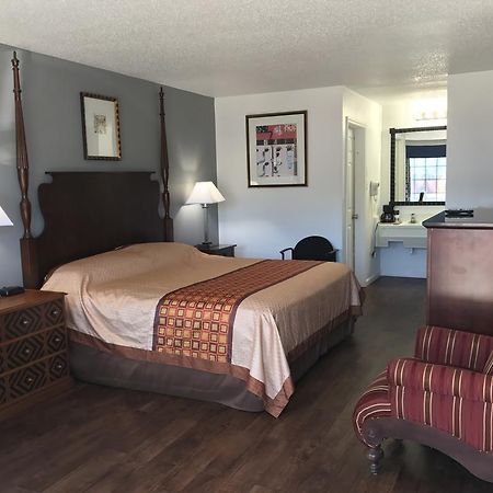 Americas Best Value Inn & Suites Ръселвил Екстериор снимка