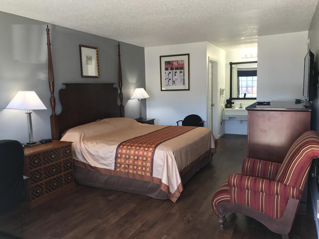 Americas Best Value Inn & Suites Ръселвил Екстериор снимка