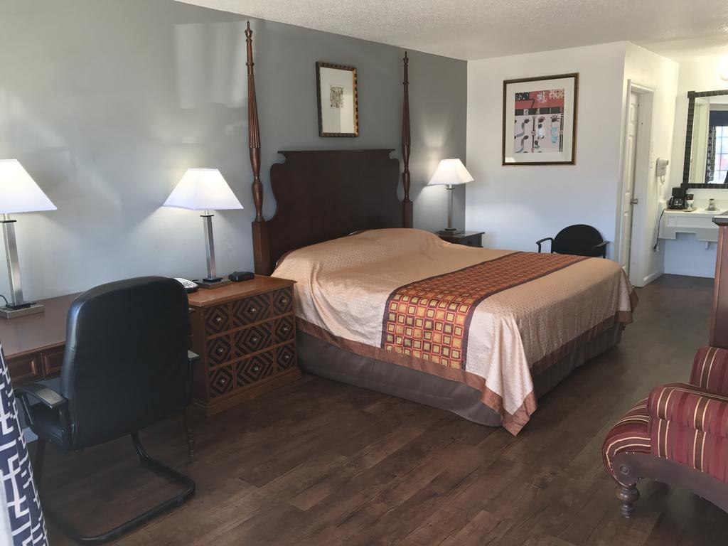 Americas Best Value Inn & Suites Ръселвил Екстериор снимка