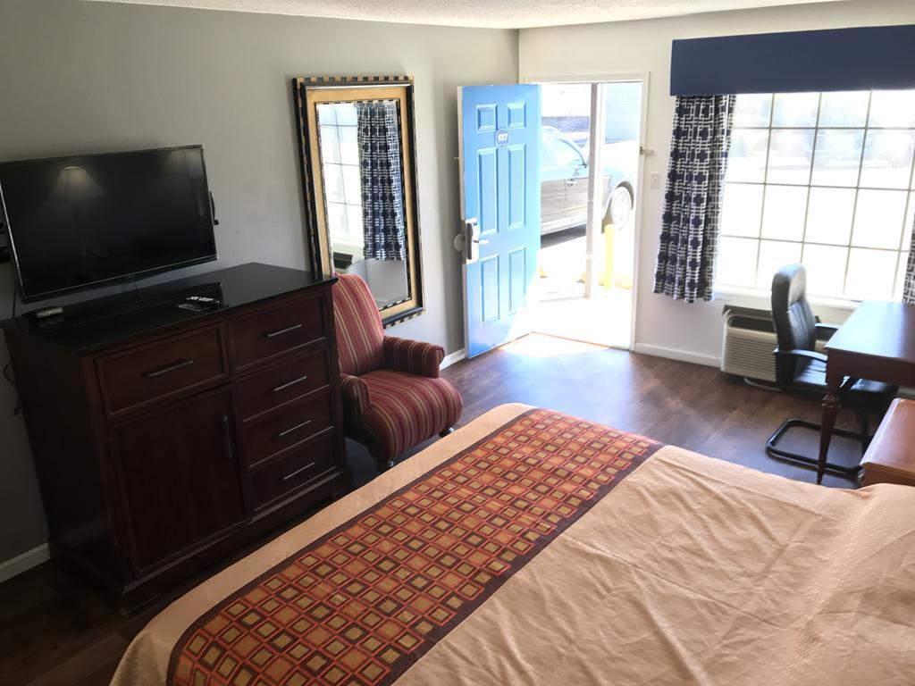 Americas Best Value Inn & Suites Ръселвил Екстериор снимка