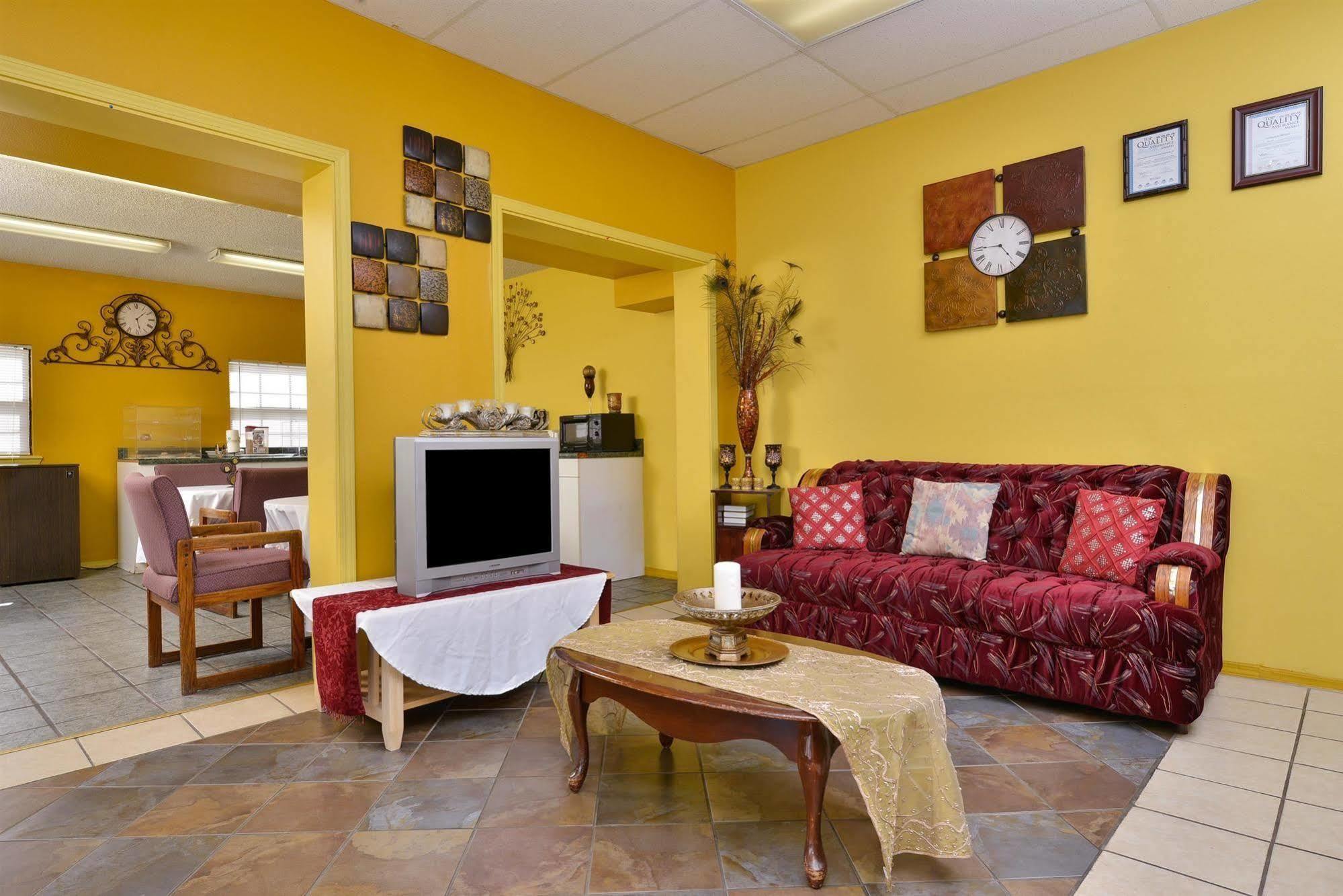 Americas Best Value Inn & Suites Ръселвил Екстериор снимка
