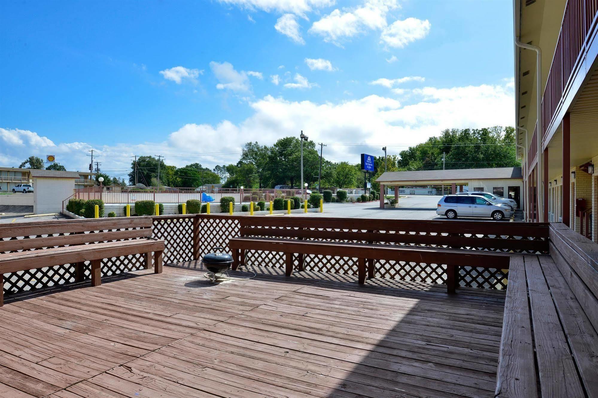 Americas Best Value Inn & Suites Ръселвил Екстериор снимка